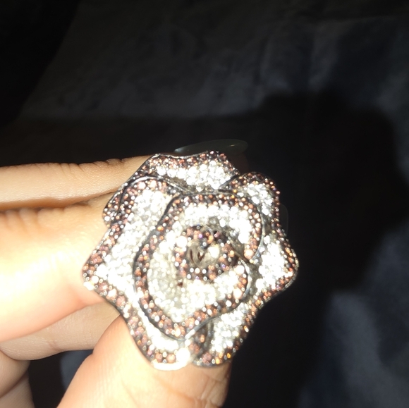 Sale Fine Jewelry Chocolate Pave Flower Ring Size: 8.5 Retail$825 - Picture 10 of 13